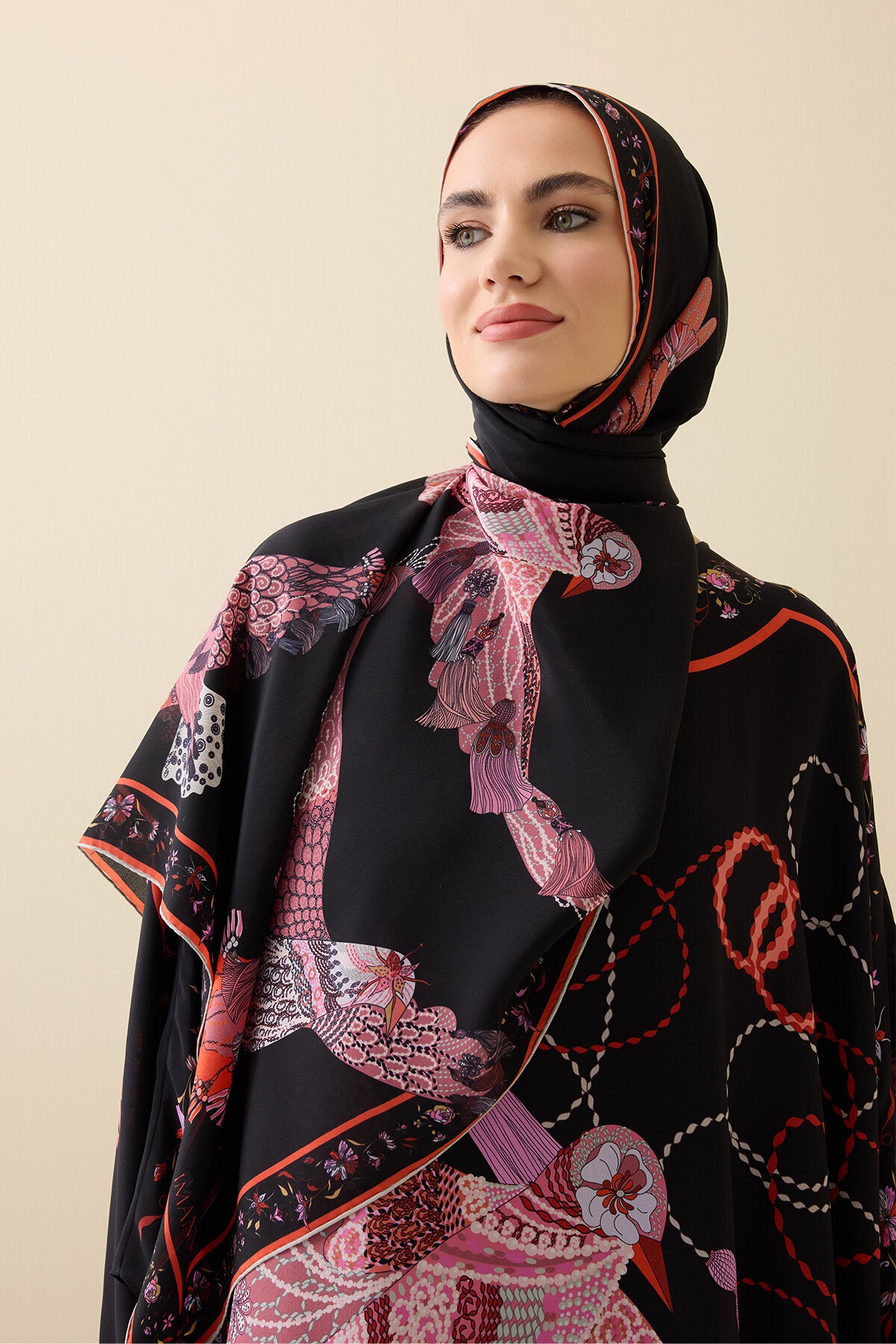 Kuşlu Noor Siyah-Kırmızı Krep İpek Kaftan Şalı 70x210