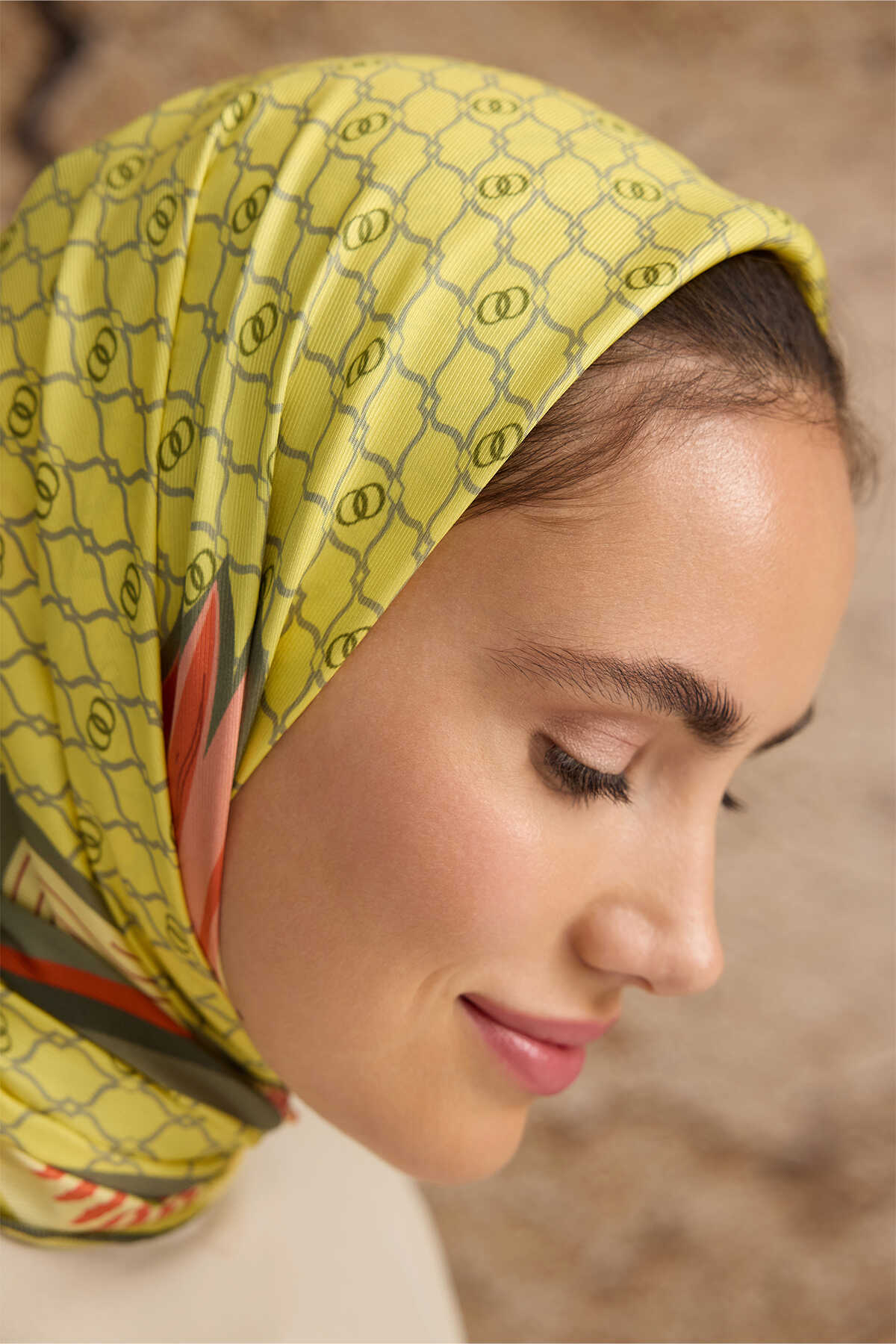 Lale Noor Sarı Tivil İpek Eşarp 90x90