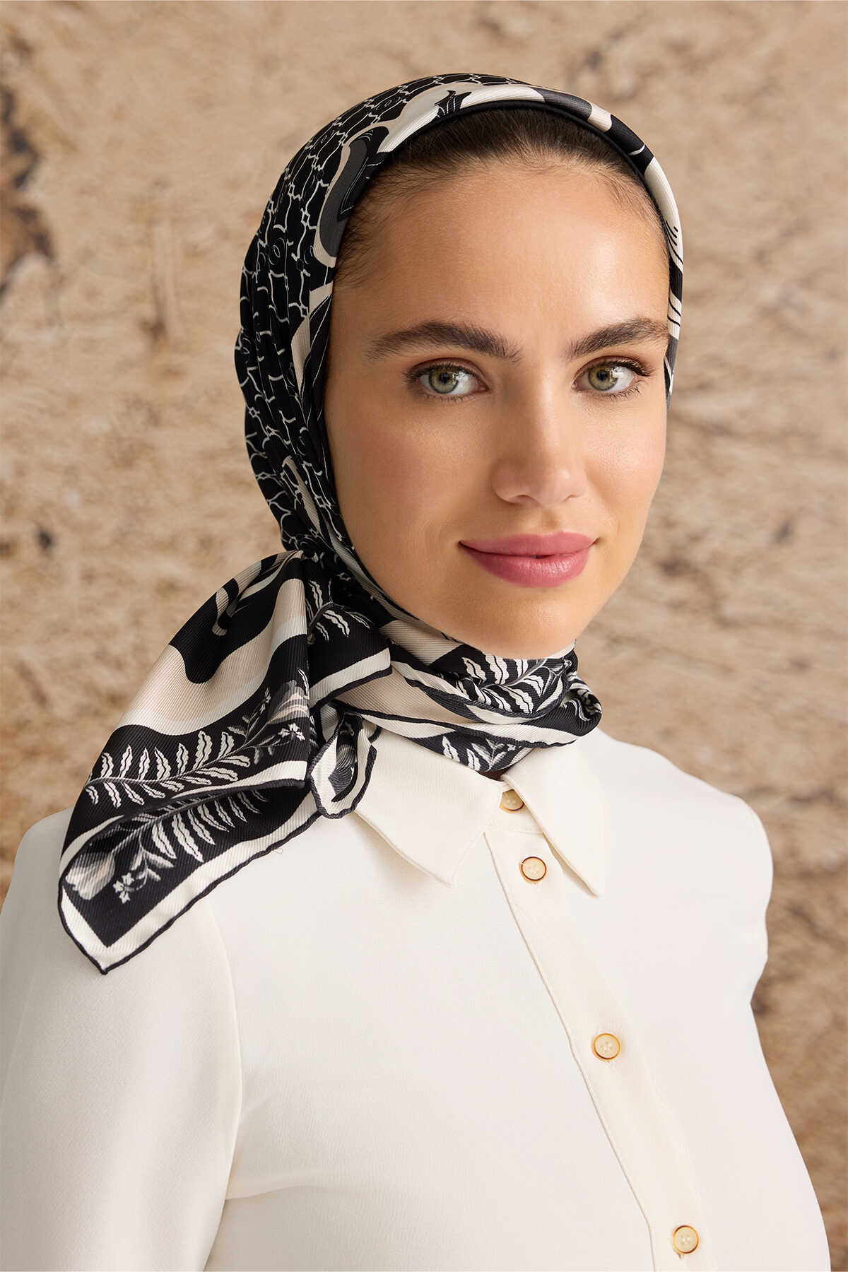 Lale Noor Siyah Tivil İpek Eşarp 90x90