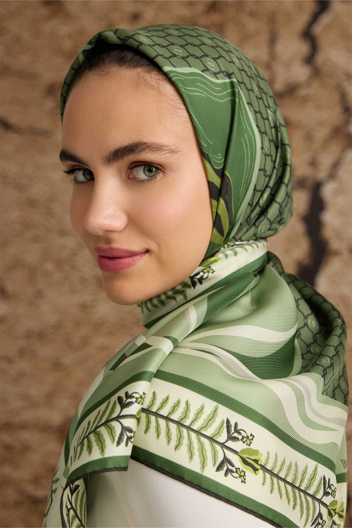 Lale Noor Yeşil Tivil İpek Eşarp 90x90