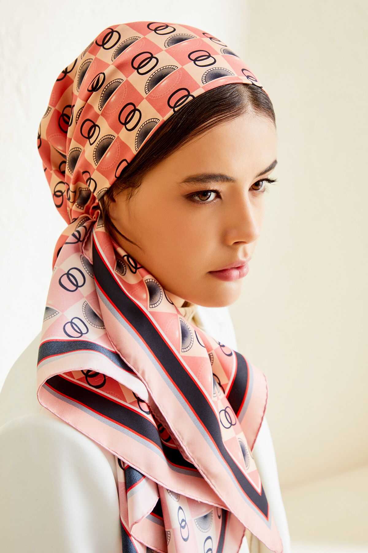 Logo Kare Pembe Tivil İpek Eşarp 90x90