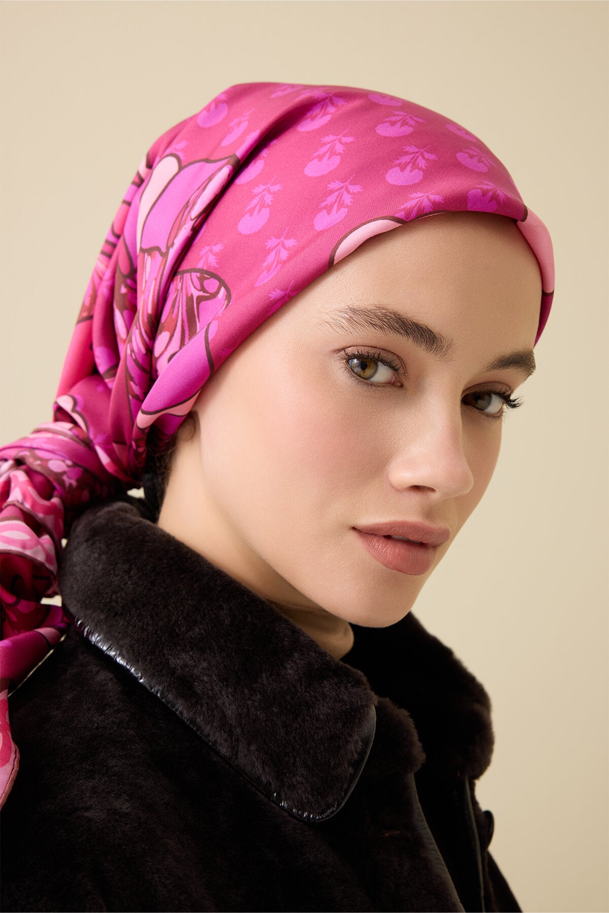 Nilüfer Pembe Tivil İpek Eşarp 90x90
