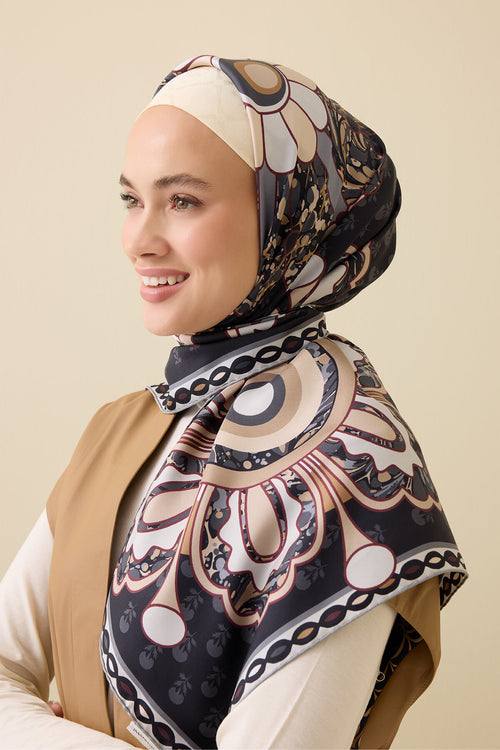 Nilüfer Siyah Tivil İpek Eşarp 90x90
