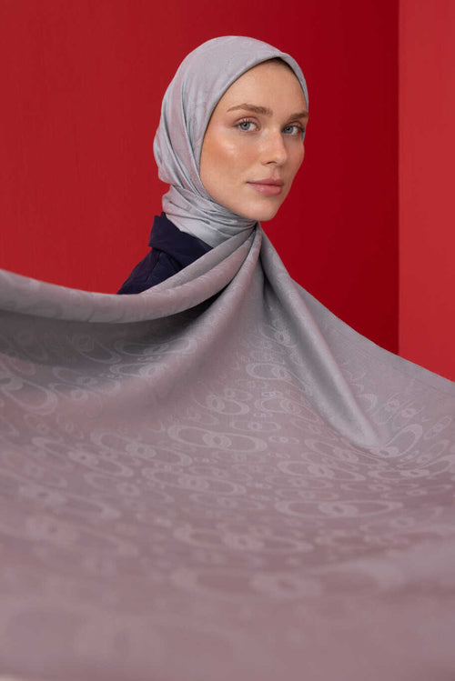 Noor Açık Gri Jakarlı İpek Şal 70x200