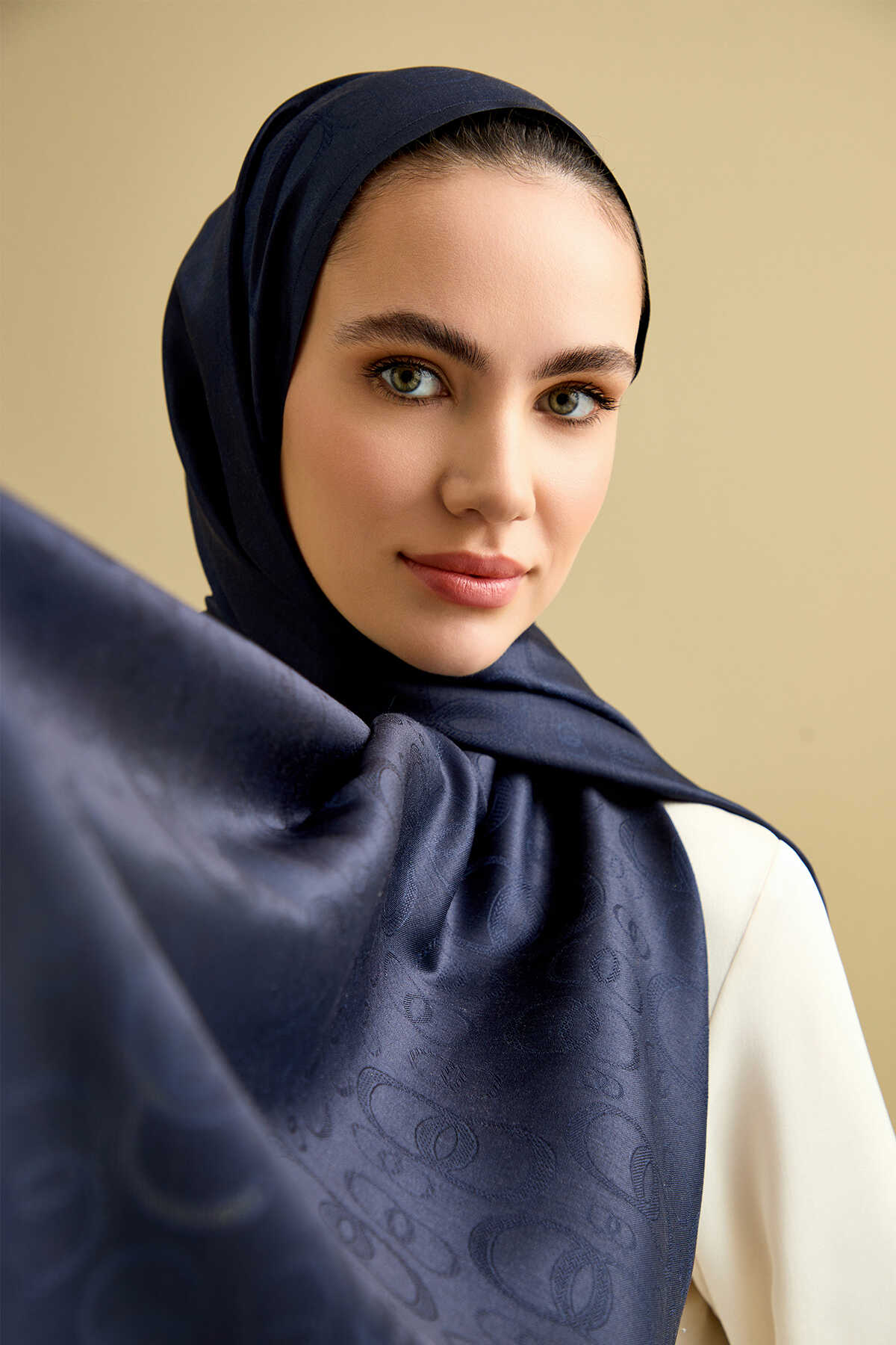 Noor Lacivert Jakarlı İpek Şal 70x200