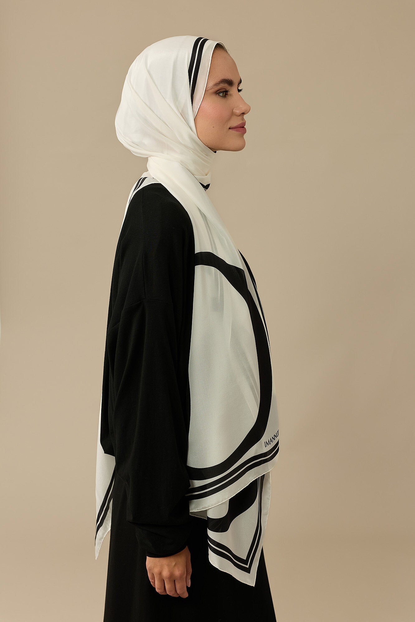 Noor Logo Siyah-Beyaz Krep İpek Şal 70x210