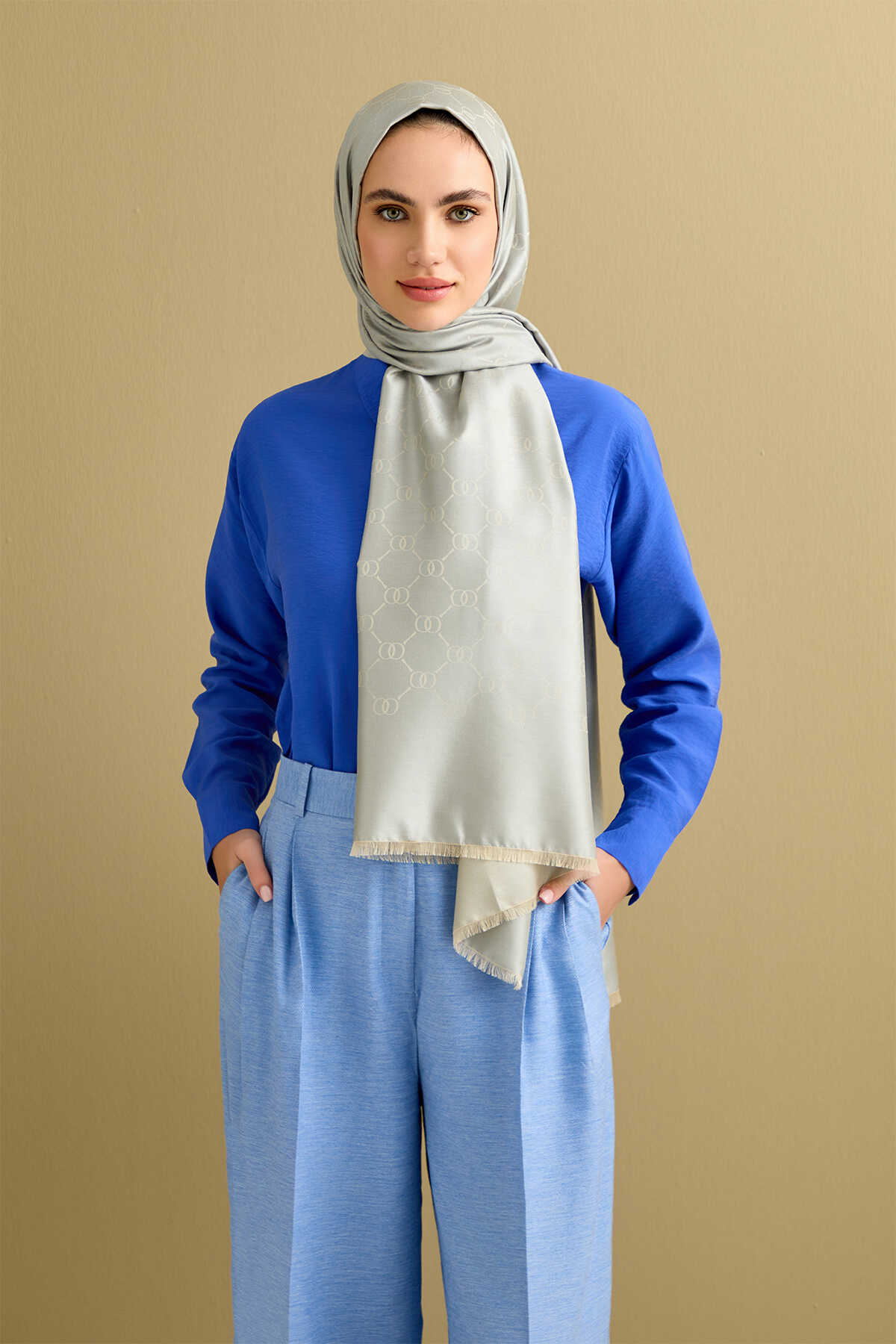 Noor Petek Açık Gri Jakarlı İpek Şal 70x200