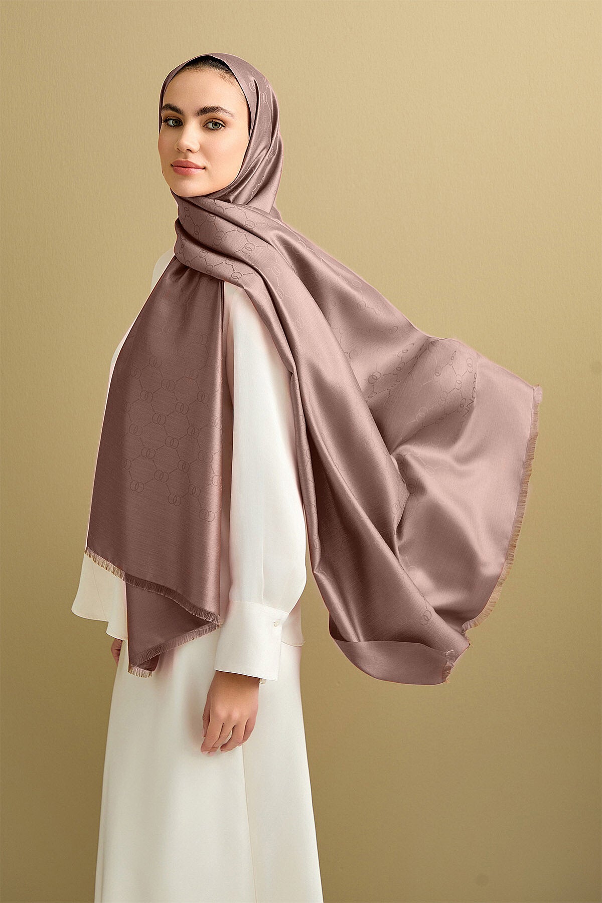 Noor Petek Koyu Pudra Jakarlı İpek Şal 70x200