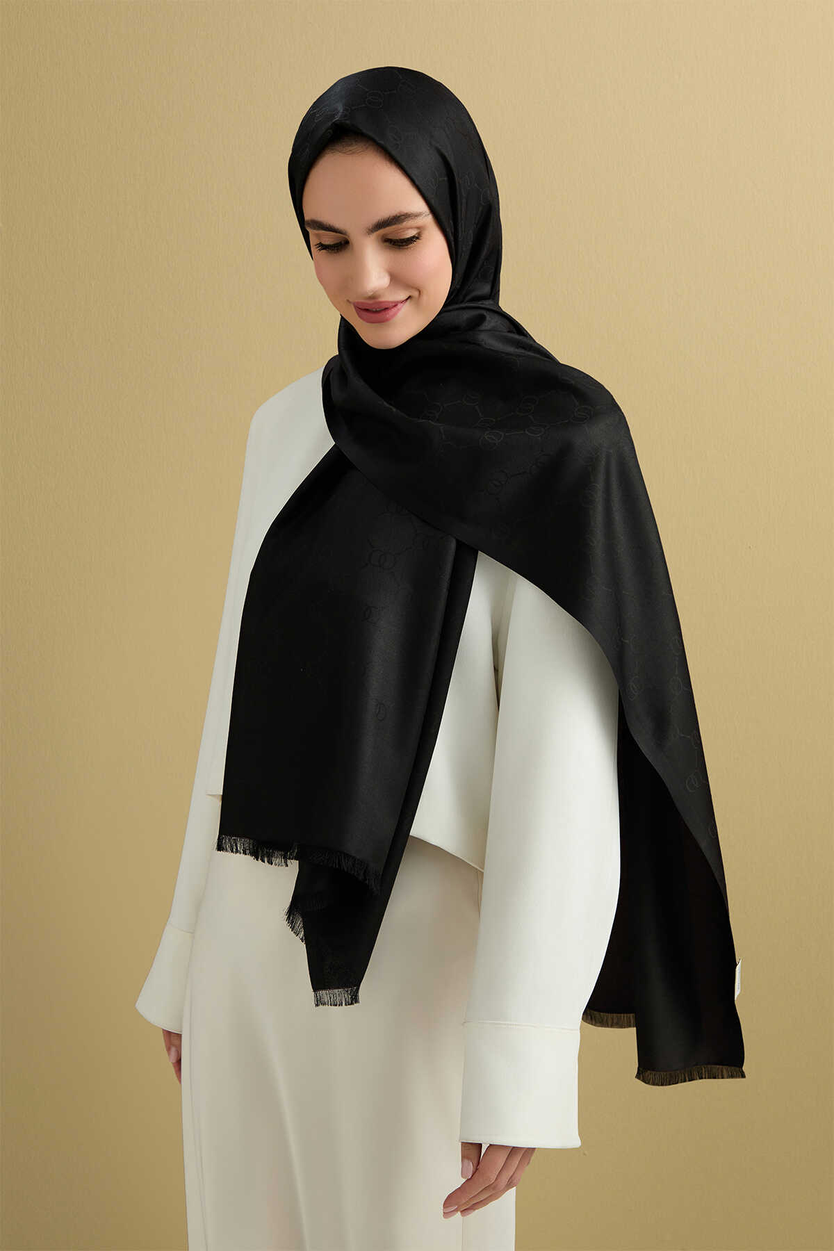 Noor Petek Siyah Jakarlı İpek Şal 70x200