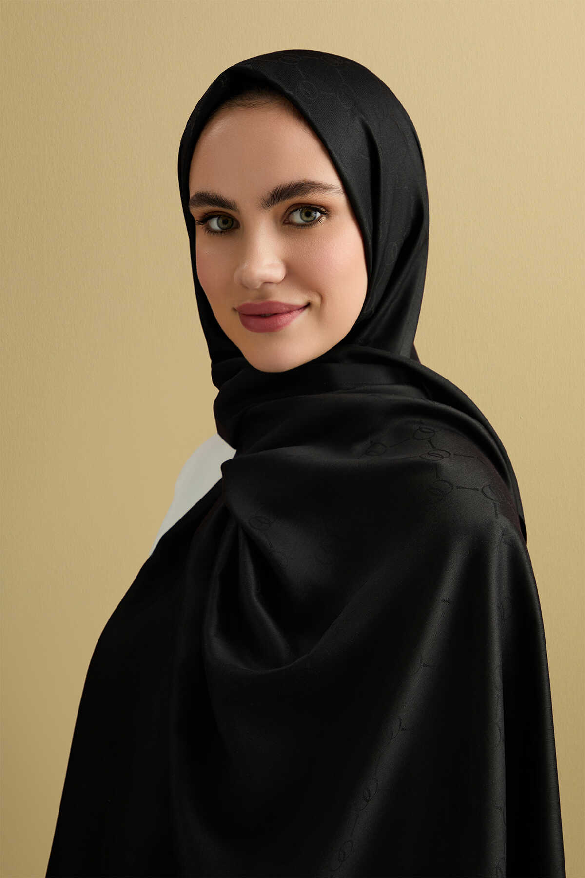 Noor Petek Siyah Jakarlı İpek Şal 70x200