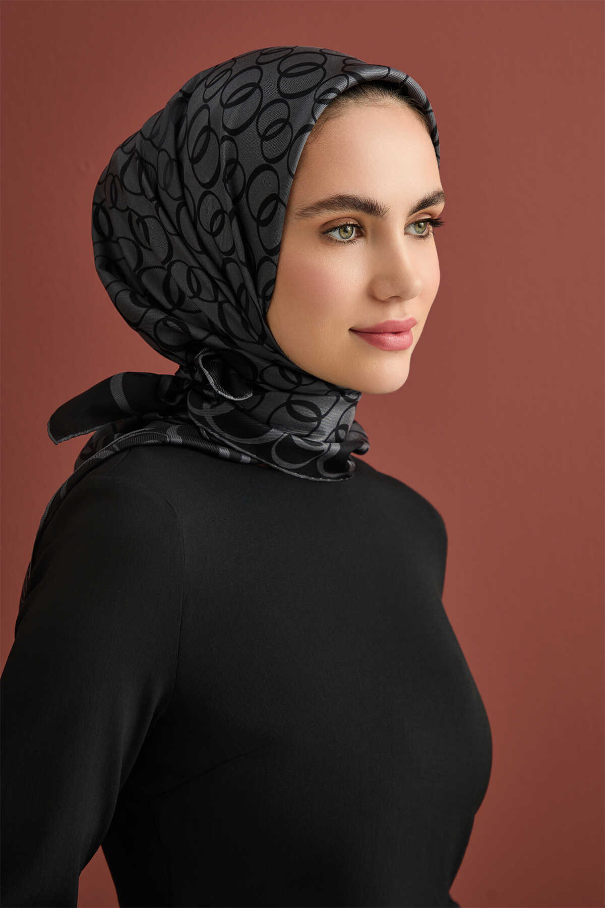 Noor Yolu Antrasit Tivil İpek Eşarp 90x90