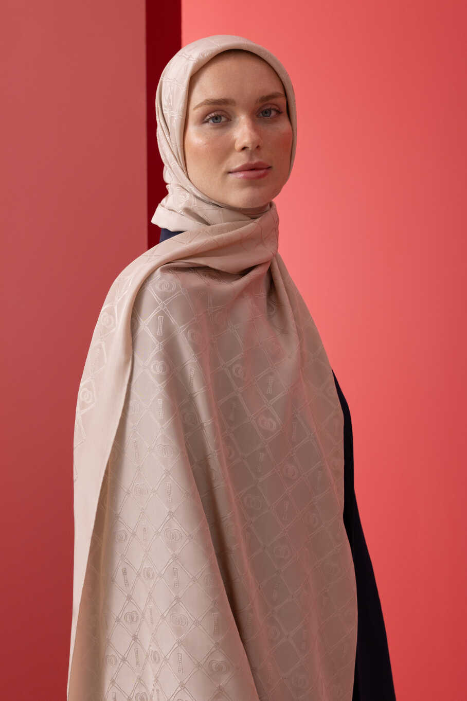 Oryantal Kafes Bej Jakarlı İpek Şal 70x200