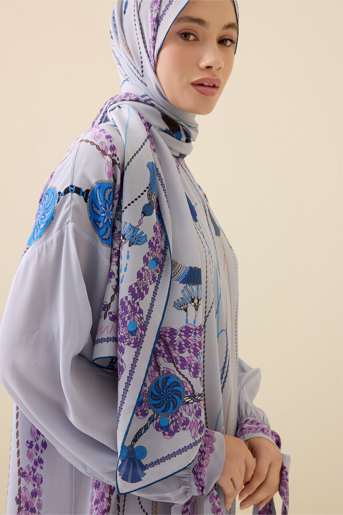 Püskül Noor Gri Krep İpek Abaya Şalı 70x210