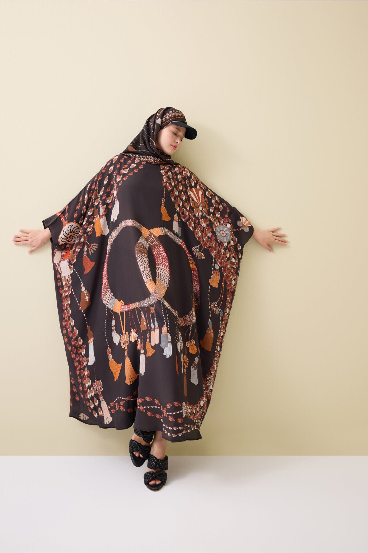 Püskül Noor Kahverengi Krep İpek Kaftan