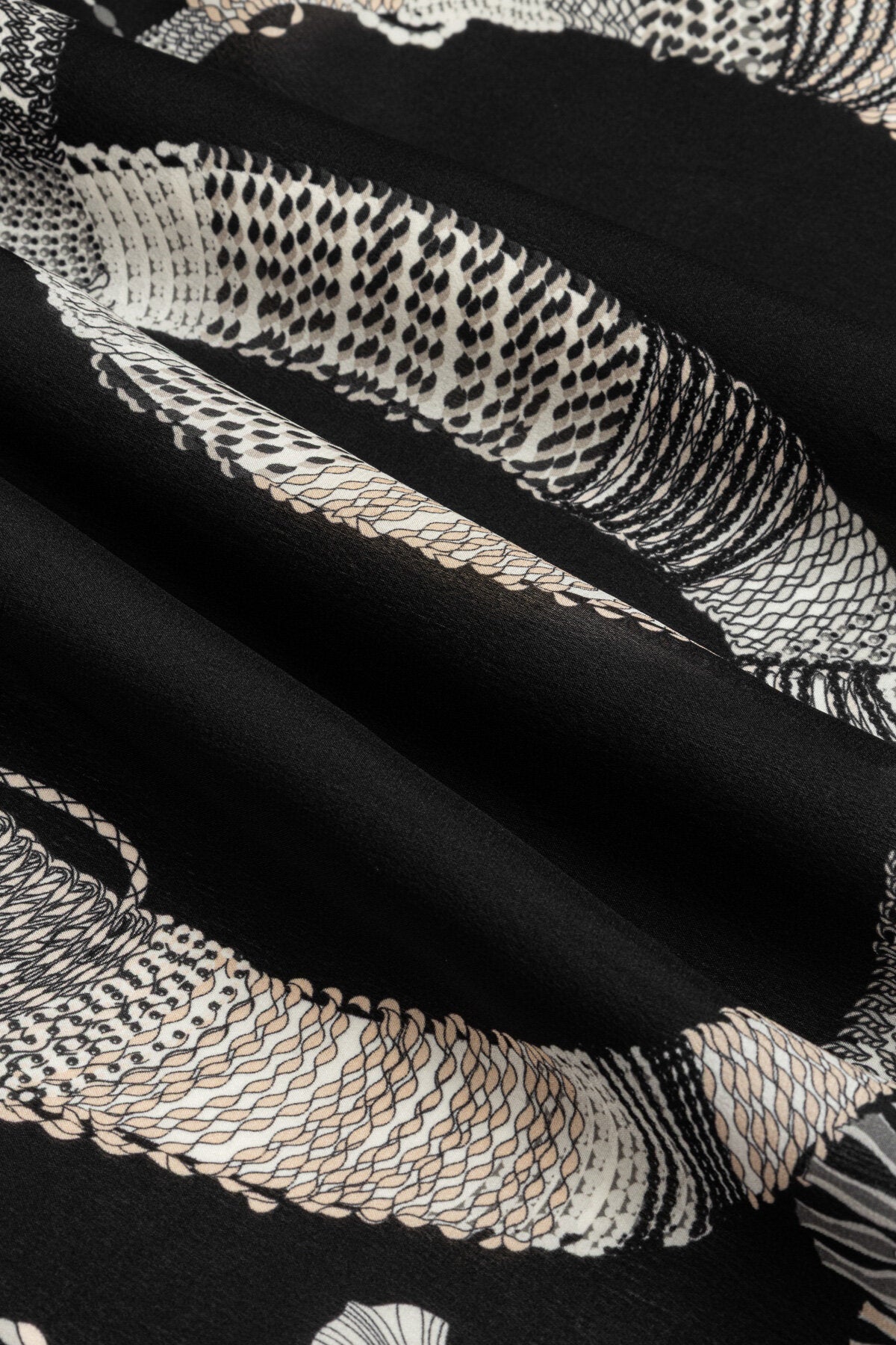 Püskül Noor Siyah-Gri Krep İpek Pijama Şalı 70x210