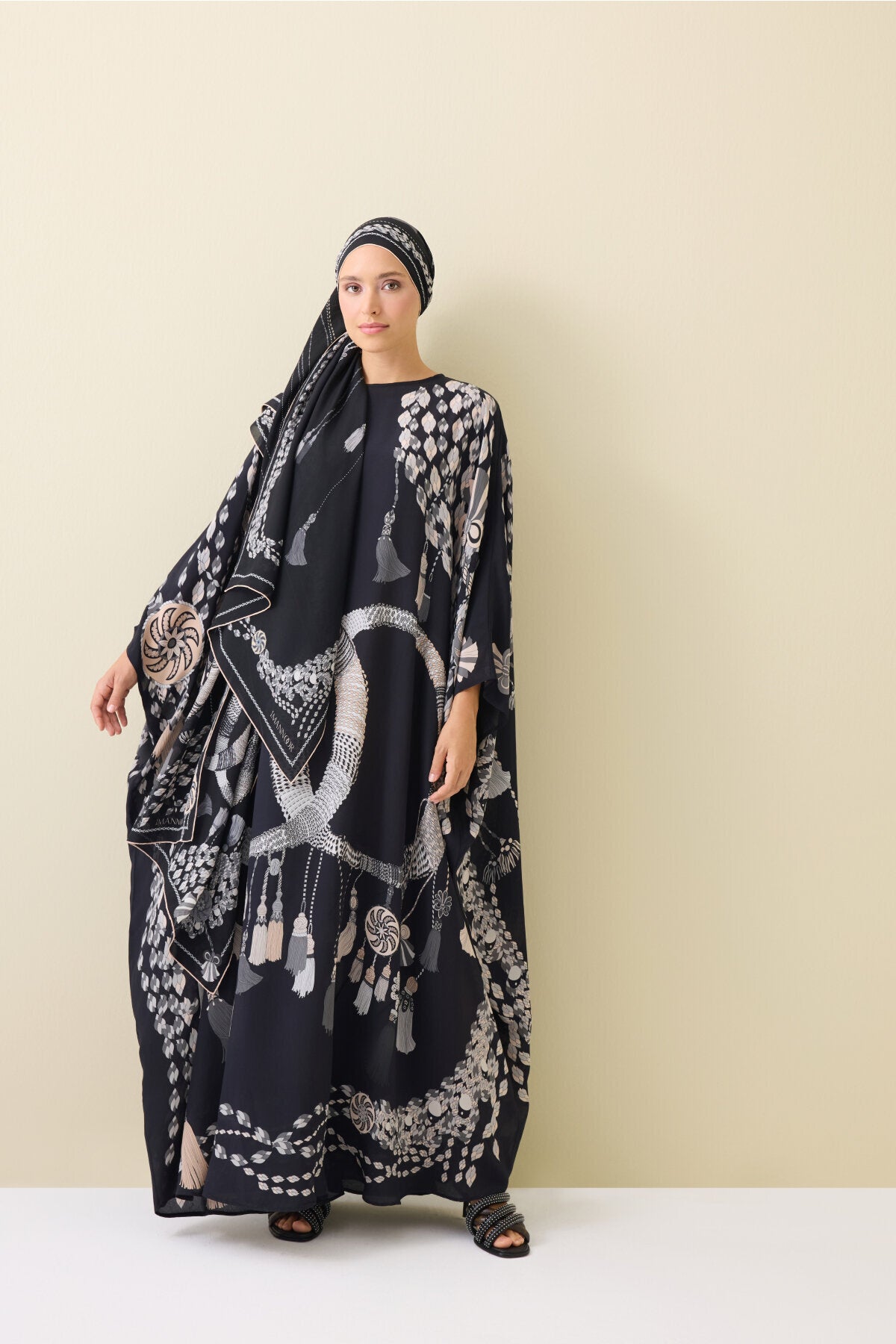 Püskül Noor Siyah Krep İpek Kaftan