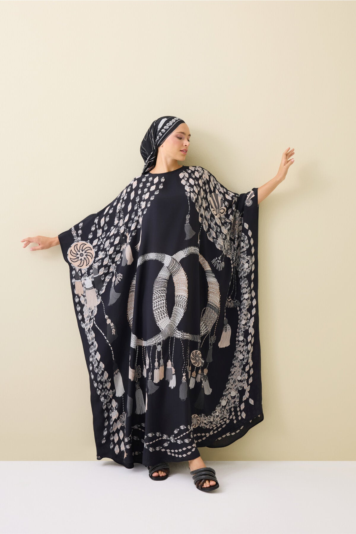 Püskül Noor Siyah Krep İpek Kaftan