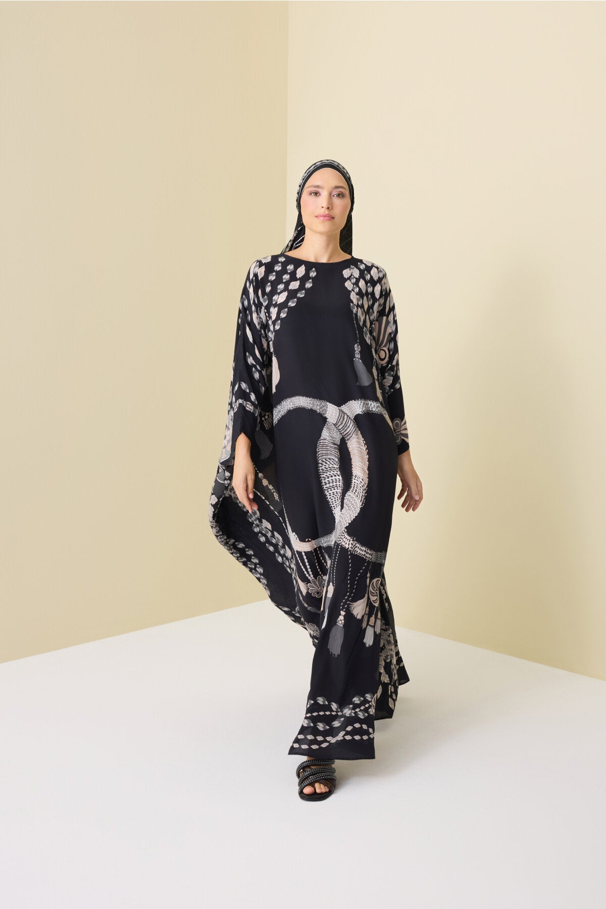Püskül Noor Siyah Krep İpek Kaftan