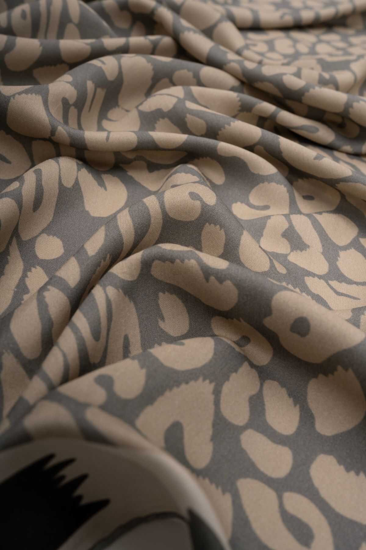 Sade Leopar Bej Floş Viskon Şal 70x210