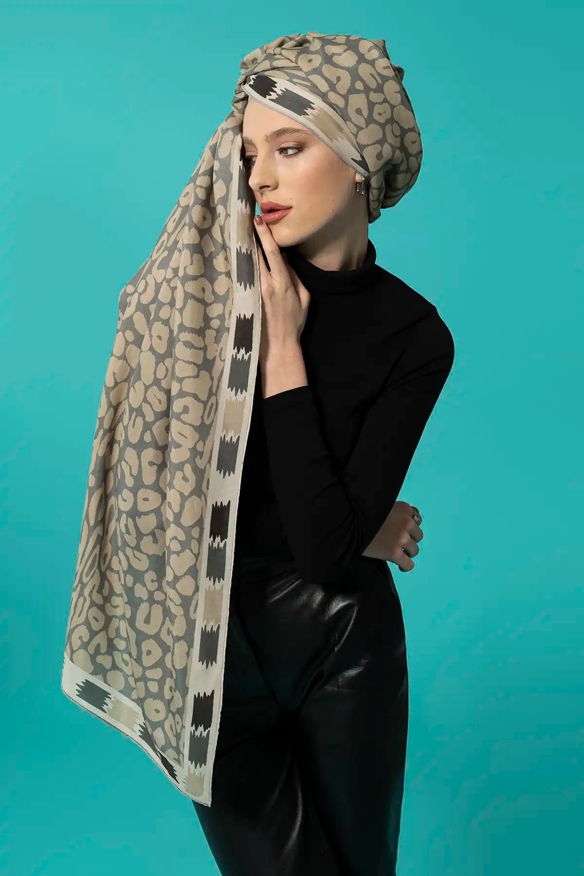Sade Leopar Bej Floş Viskon Şal 70x210