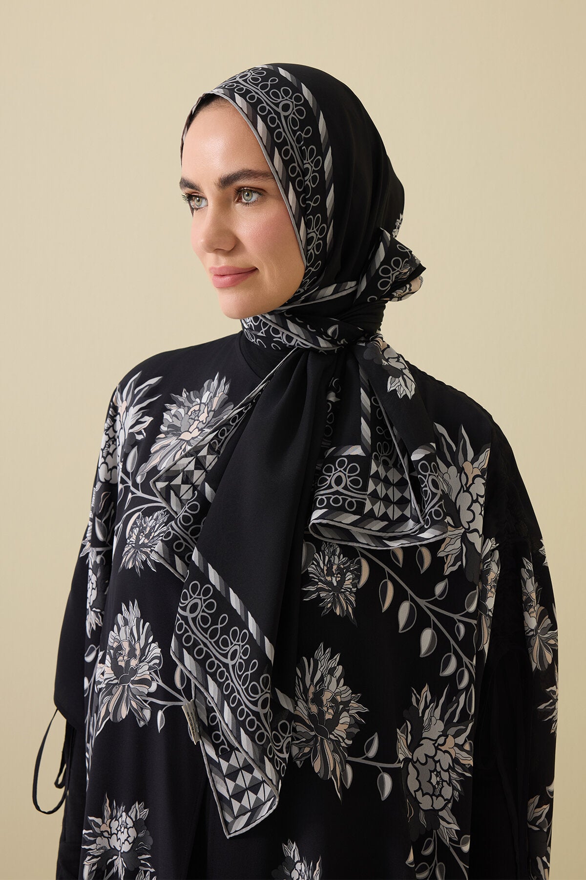 Şakayık Siyah-Gri Krep İpek Abaya Şalı 70x210