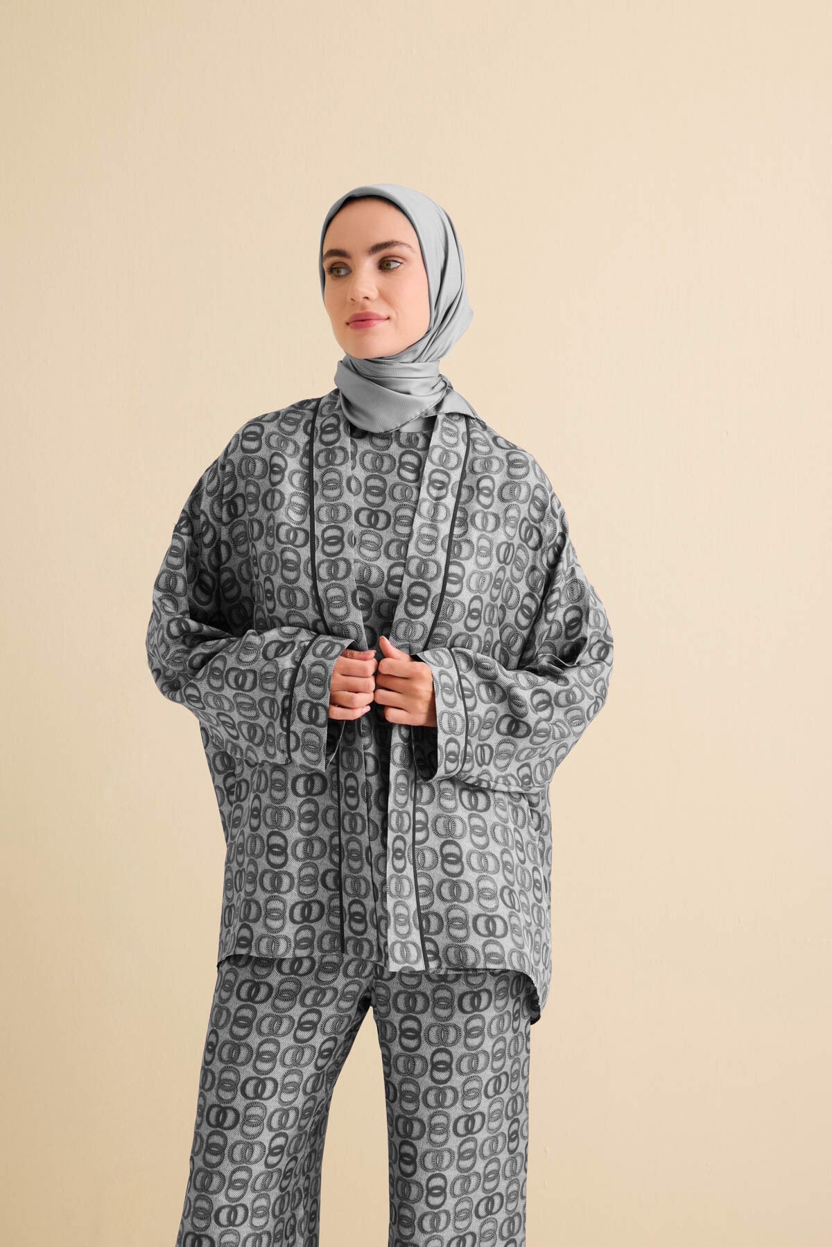 Sarma Noor Gri İpek Kısa Kimono
