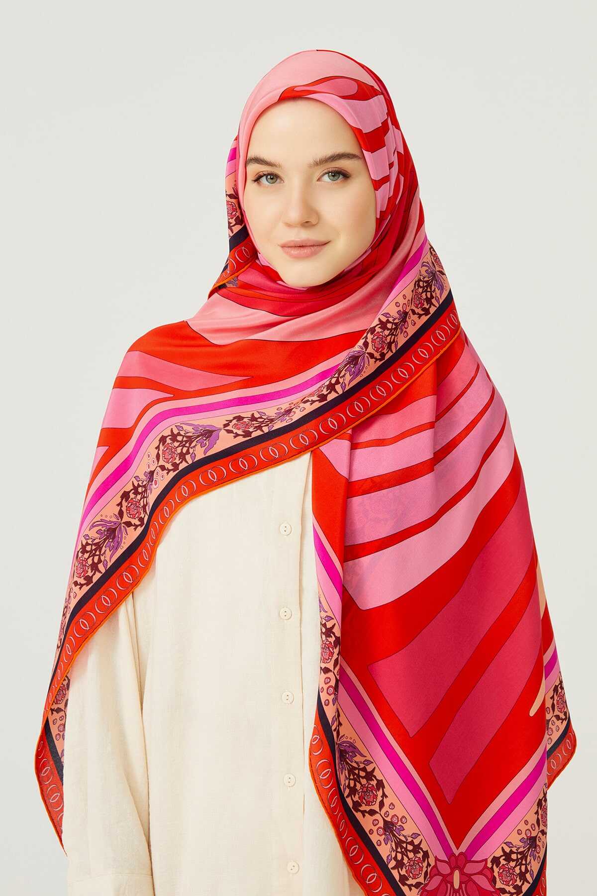 Su Püskülü Kırmızı İpek Eşarp 140x140