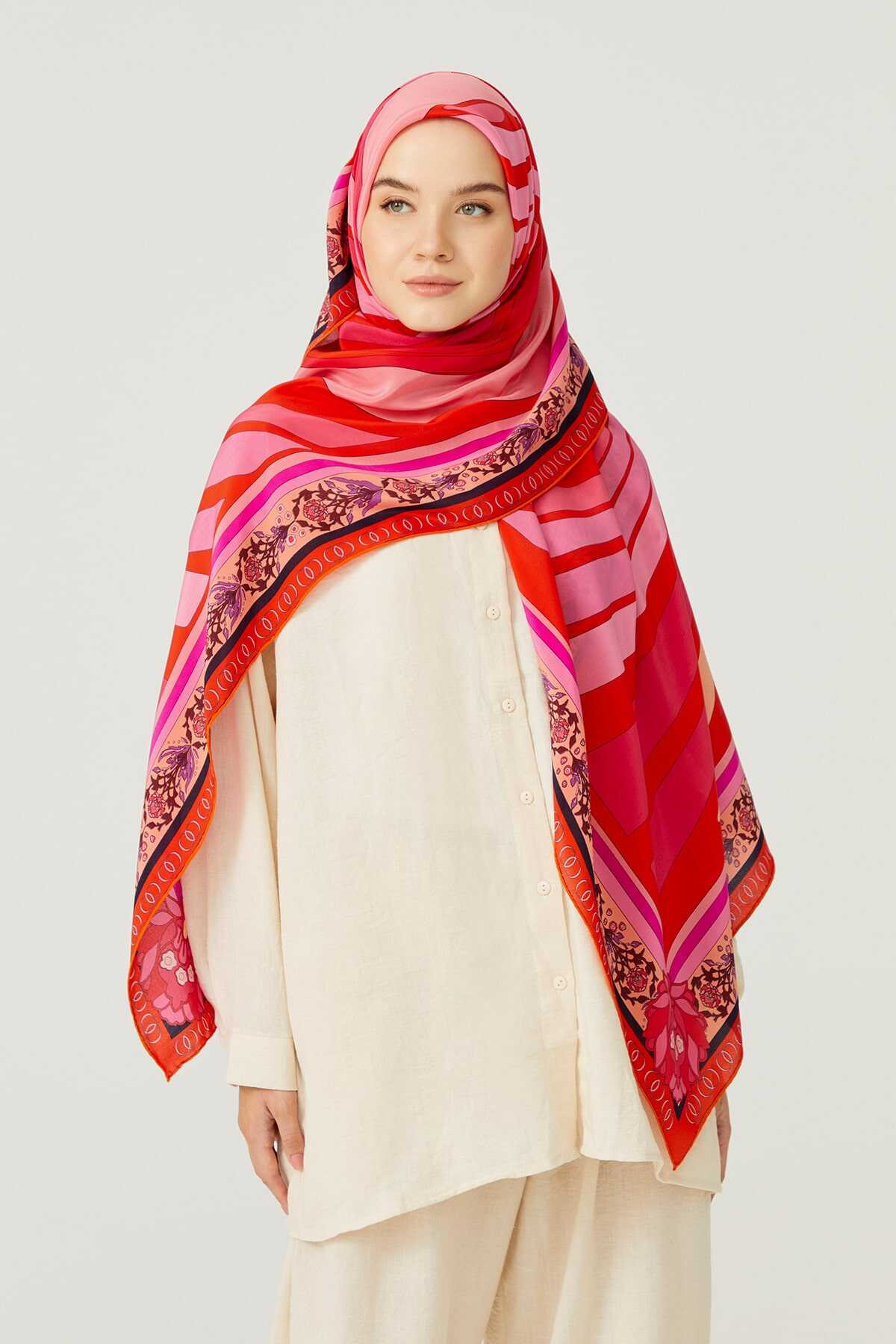 Su Püskülü Kırmızı İpek Eşarp 140x140