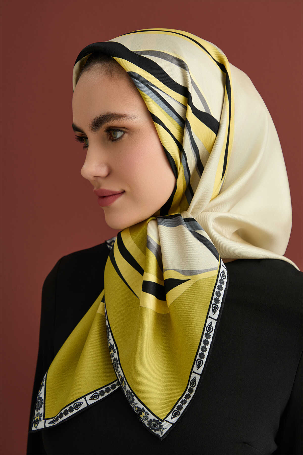 Ters Lale Sarı Tivil İpek Eşarp 90x90