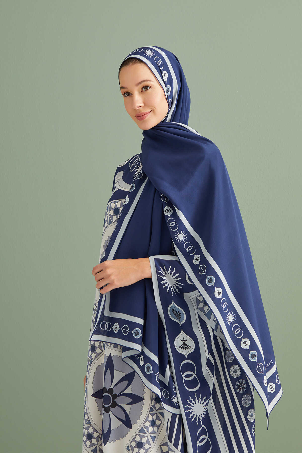 Üç Papatya Lacivert Krep İpek Kaftan Şalı 70x210