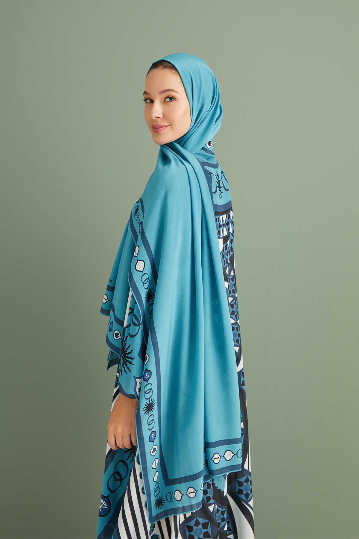 Üç Papatya Petrol Mavi Krep İpek Kaftan Şalı 70x210