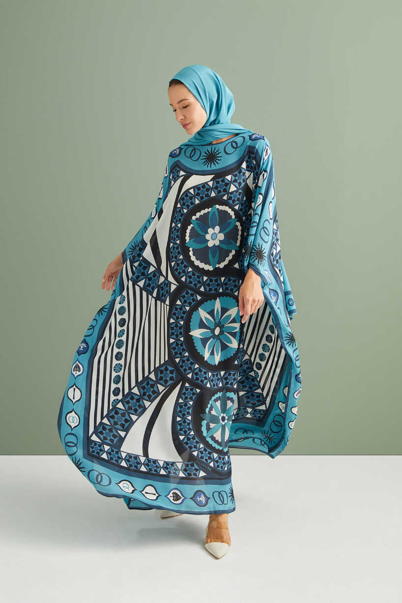 Üç Papatya Petrol Mavi İpek Kaftan