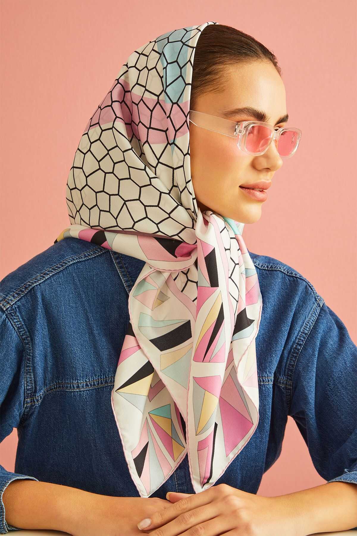 Üçgen Noor Pembe Tivil İpek Eşarp 90x90