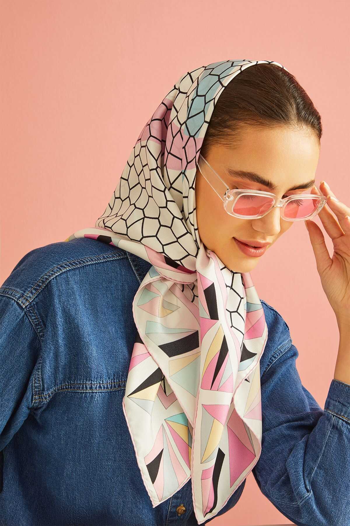 Üçgen Noor Pembe Tivil İpek Eşarp 90x90