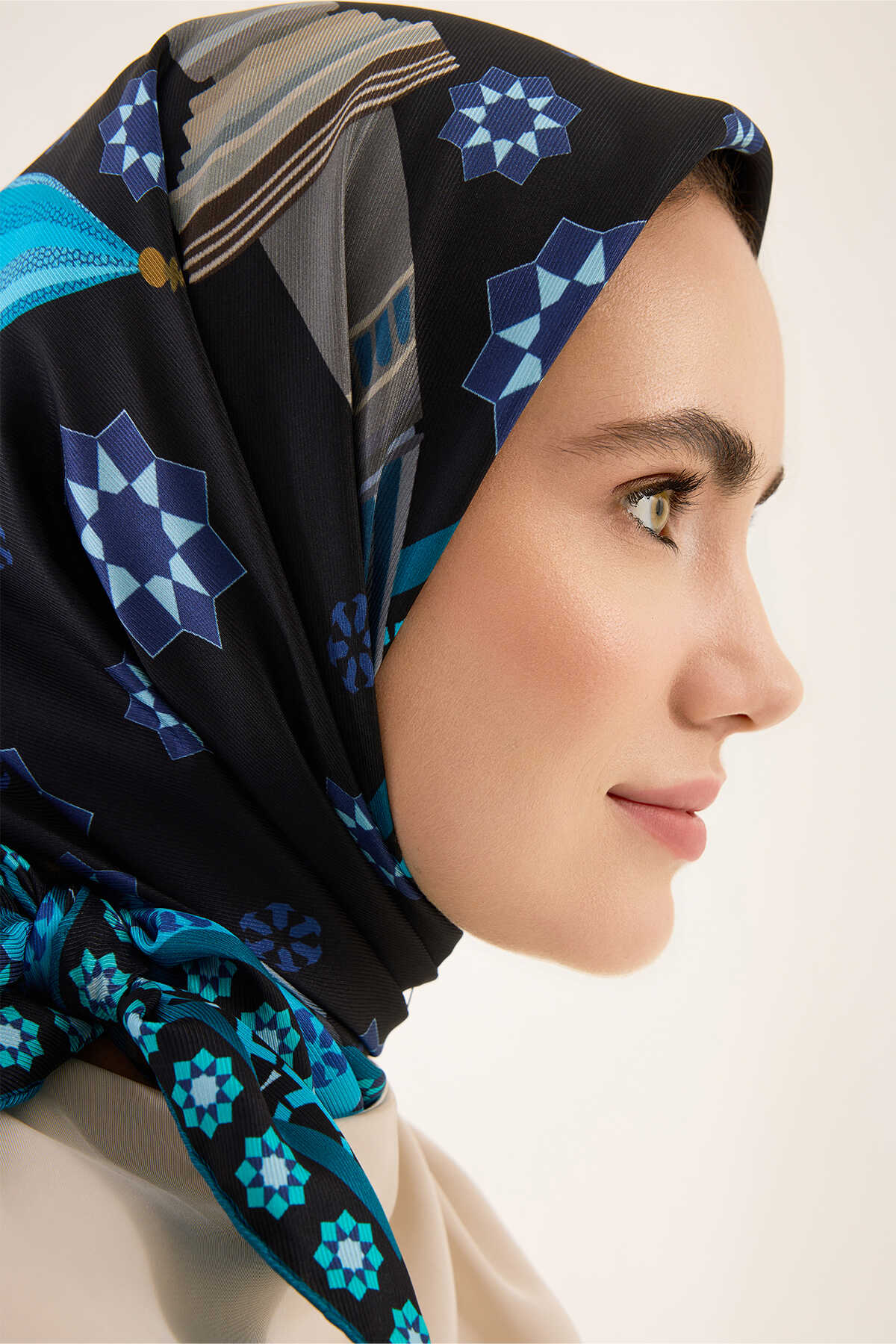 Vuslat Siyah Tivil İpek Eşarp  90x90