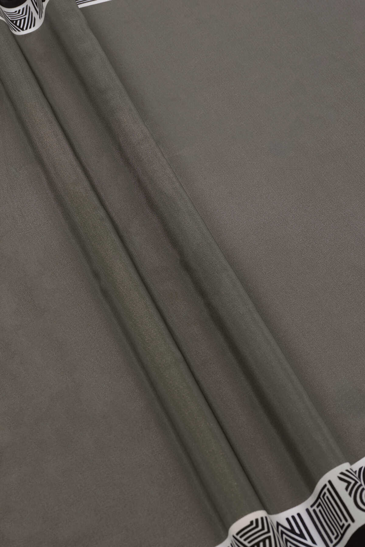 Zebra Gri Krep İpek Elbise Şalı 80x210